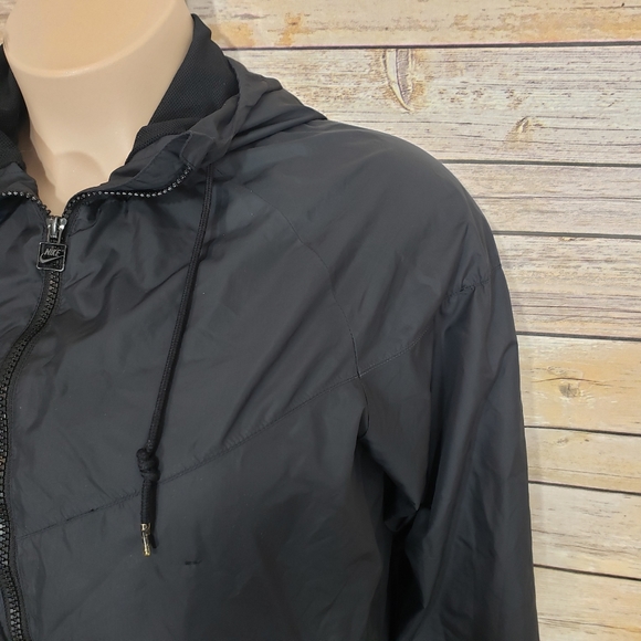 Women's Nike Black Out Winderbreaker Medium - Picture 5 of 10